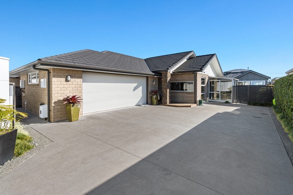 8 Webster Street, Westown, New Plymouth - Carousel 1