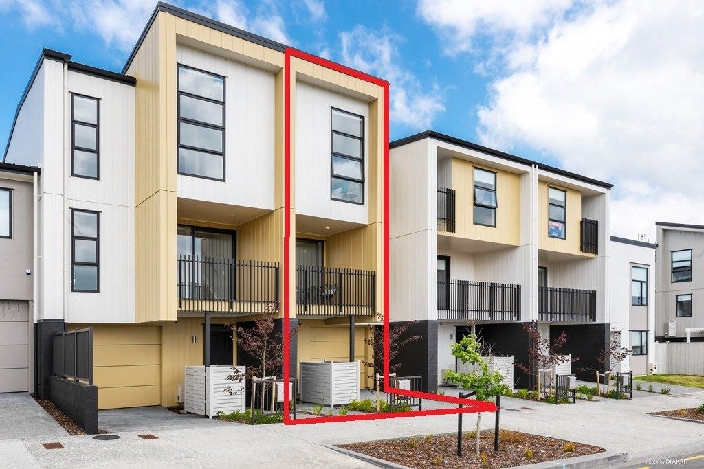 45 Bonnette Road, Flat Bush, Auckland - Carousel 1
