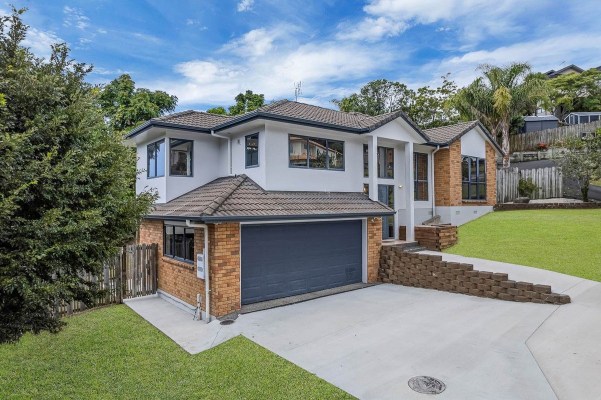 8 Sherwood Grove, Northcross, Auckland - Carousel 1