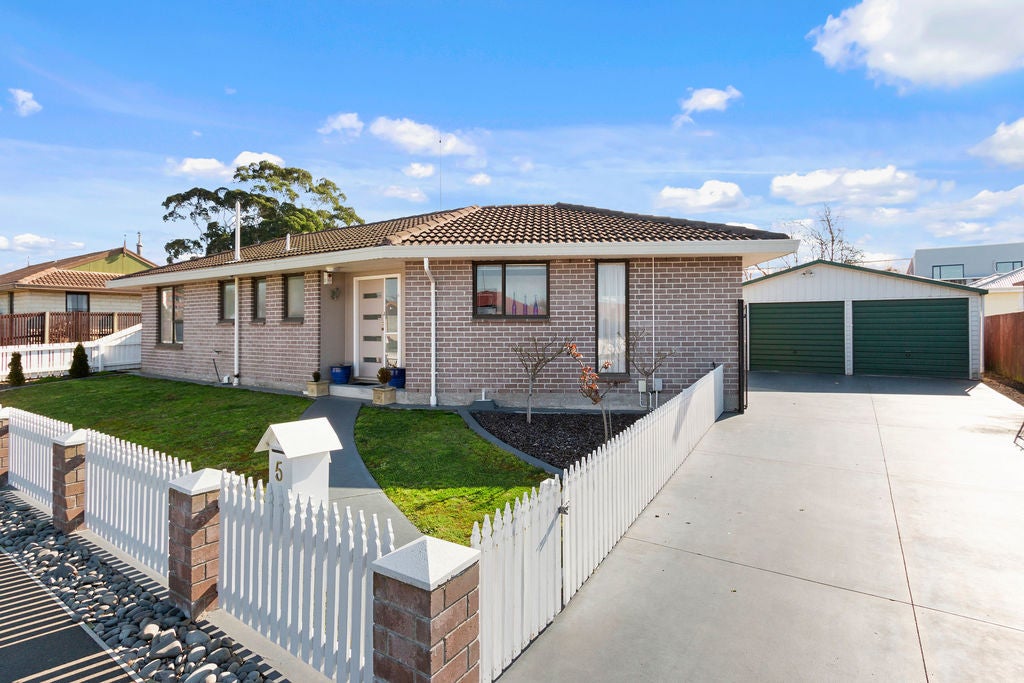 5 McHaffies Place, Wainoni, Christchurch - Carousel 2