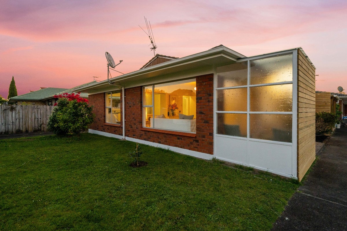 1/19 Kingsway Avenue, Sandringham, Auckland - Carousel 1