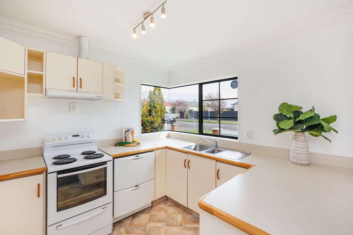 49 Lyndhurst Street, Takaro, Palmerston North - Carousel 2