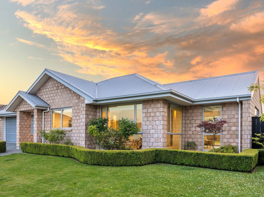 7 Applefield Court, Northwood, Christchurch - Carousel 1