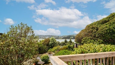 5 Mataiwhetu Street, Takapuwahia, Porirua - Carousel 1