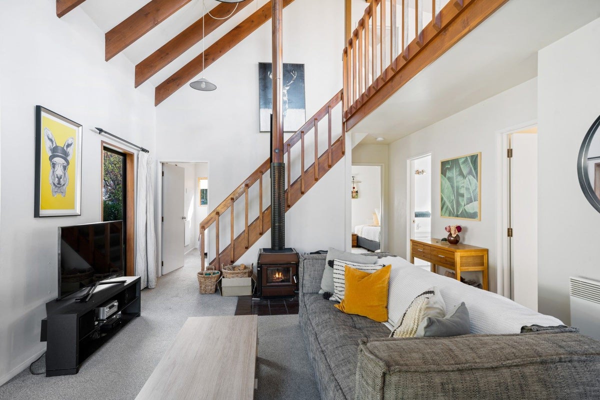 25D Williams Street, Sunshine Bay, Queenstown - Carousel 1