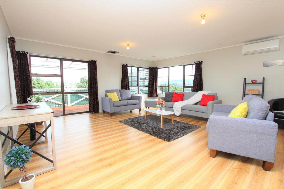 6A Glenwood Grove, Woodridge, Wellington - Carousel 1