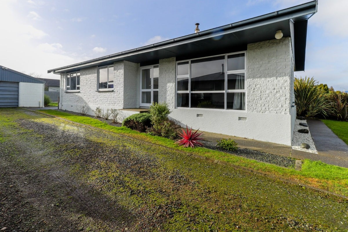 34 Lothian Crescent, Strathern, Invercargill - Carousel 1