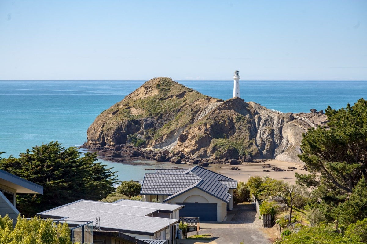 48 Balfour Crescent, Castlepoint, Tinui - Carousel 1