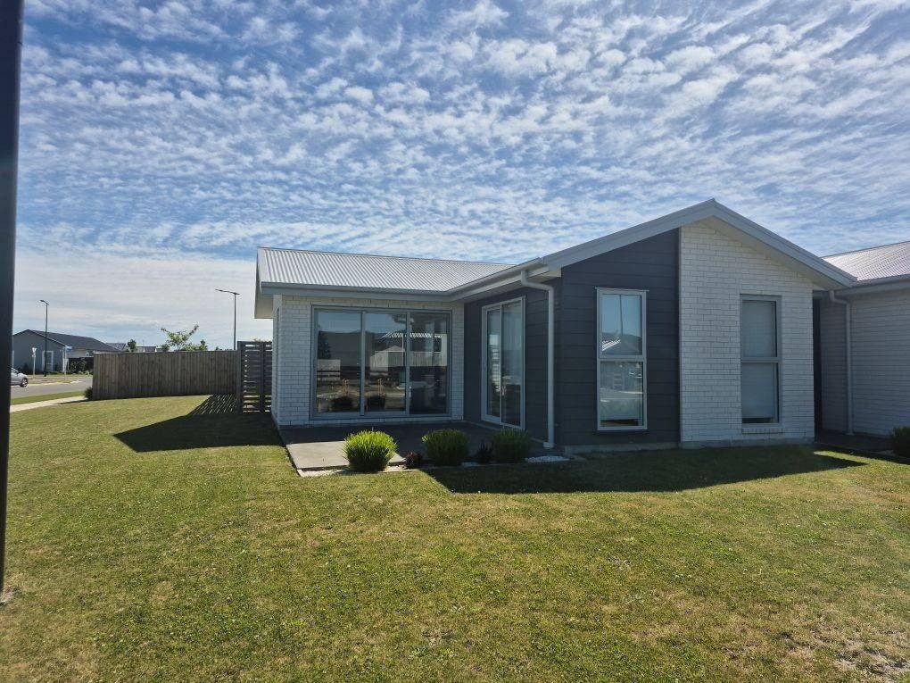 53 Whitehorn Drive, Lincoln, Lincoln - Carousel 1