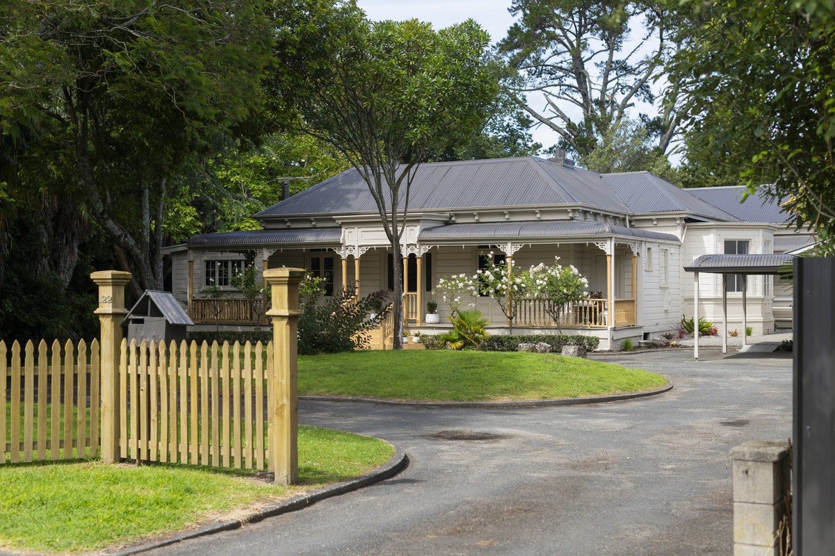 122 Stout Street, Whataupoko, Gisborne - Carousel 1