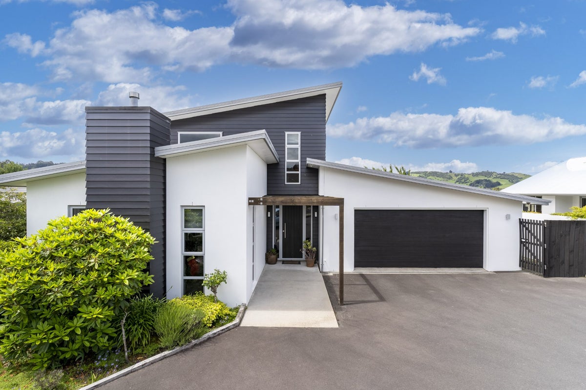 48 Holyport Close, Fairfield, Dunedin - Carousel 1