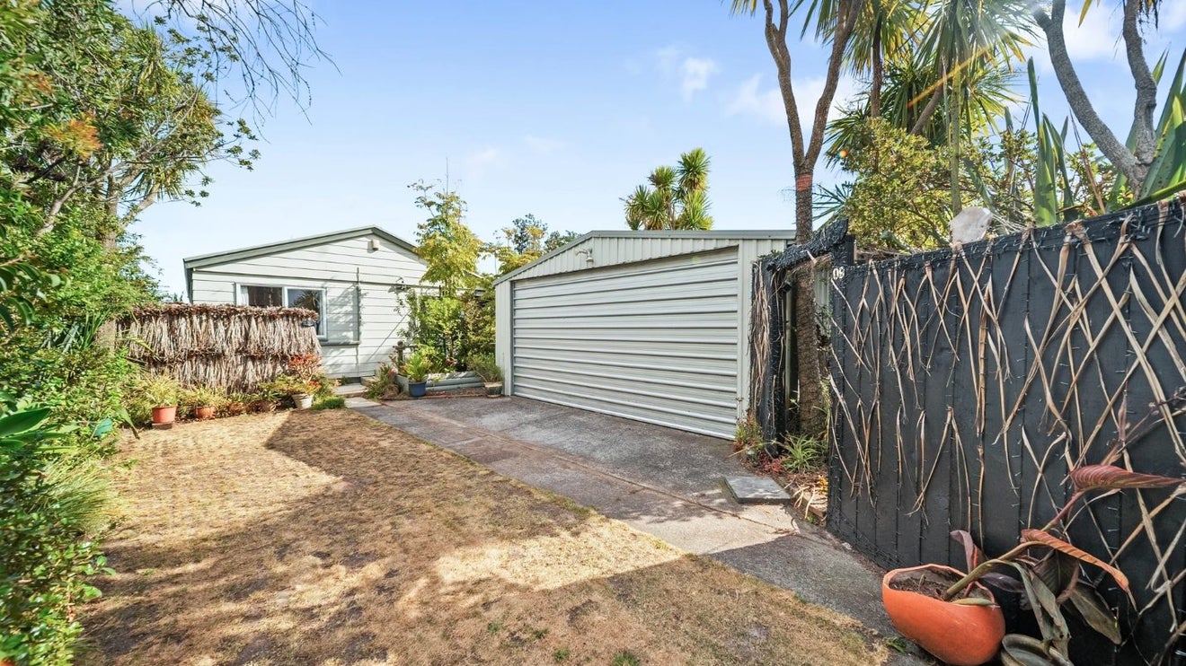 32 Horlicks Place, Randwick Park, Auckland - Carousel 1