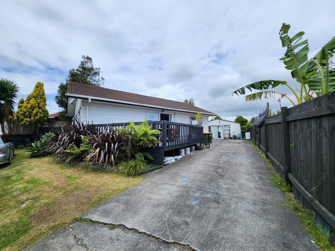 60 Burundi Avenue, Clendon Park, Auckland - Carousel 1