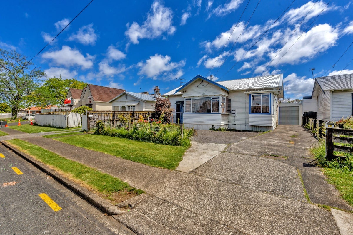 37 Albert Street, Otahuhu, Auckland - Carousel 1