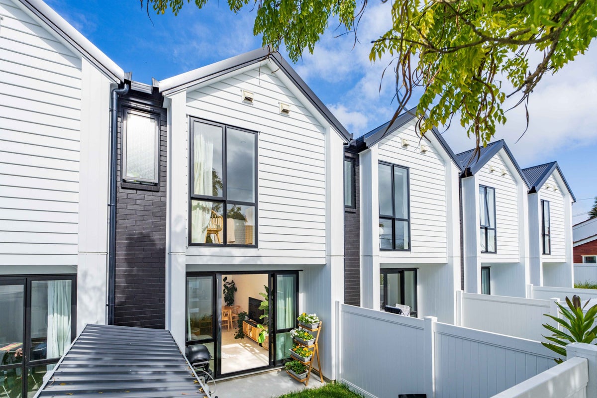 6/26 Moa Road, Point Chevalier, Auckland - Carousel 1