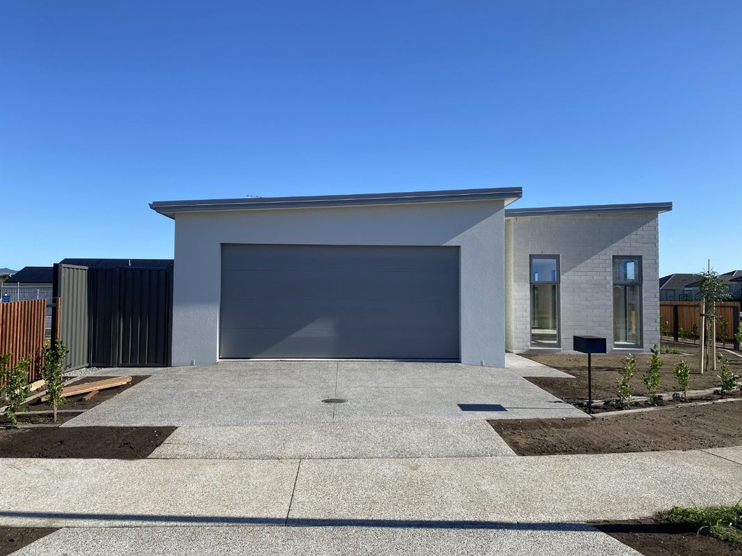 30 Hammick Crescent, Pyes Pa, Tauranga - Carousel 1