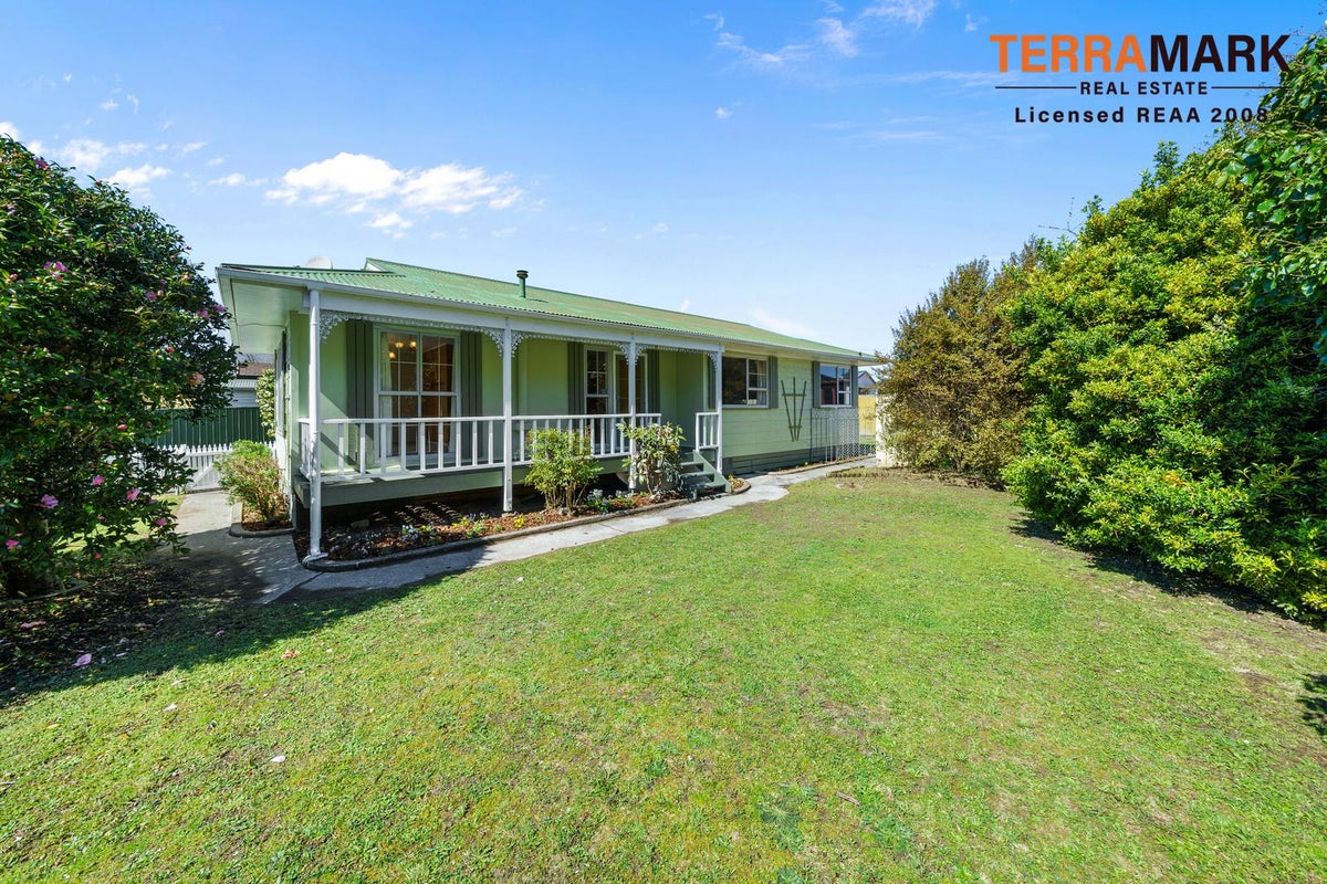 54 Hartford Crescent, Totara Park, Upper Hutt - Carousel 1