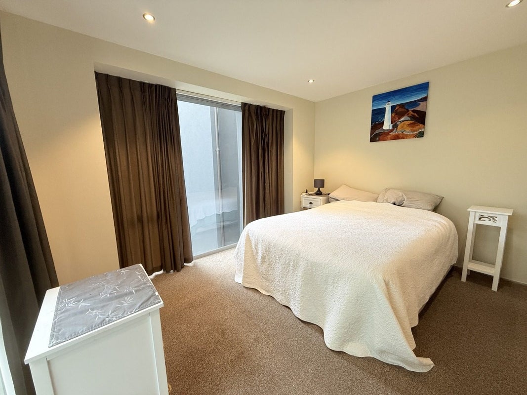 B27/10 Ebor Street, Te Aro, Wellington - Carousel 2