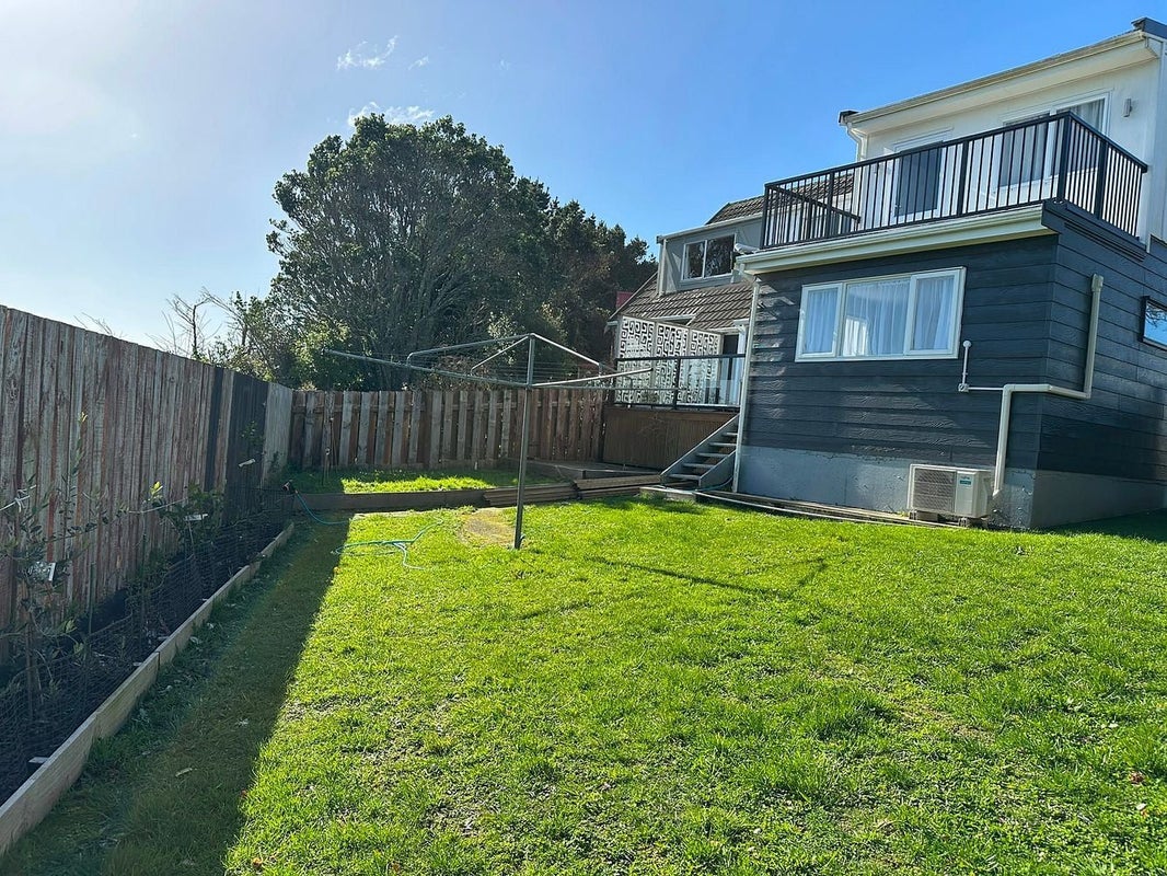 2/25 Kingsbridge Place, Newlands, Wellington - Carousel 1