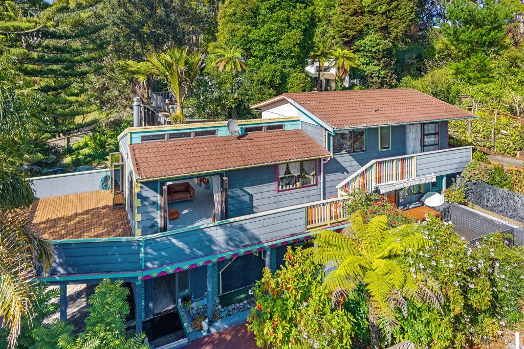 221 Woodlands Park Road, Titirangi, Auckland - Carousel 2