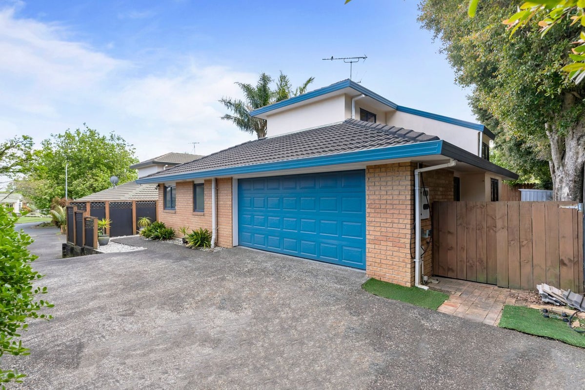 2/25 Thirlmere Rise, Northpark, Auckland - Carousel 1