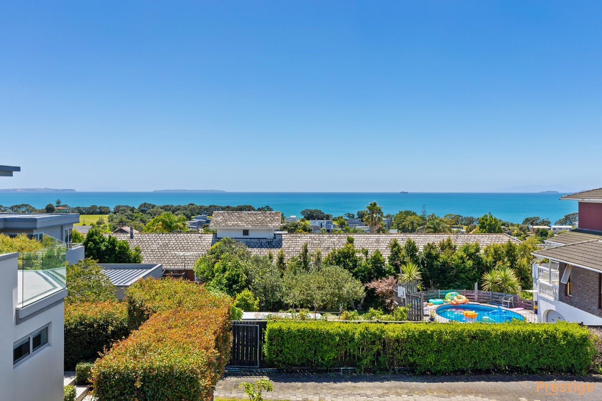 2/67 Castor Bay Road, Castor Bay, Auckland - Carousel 1