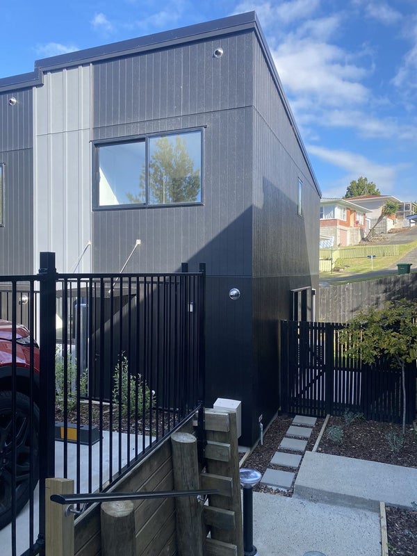 6/37 Camelot Place, Glenfield, Auckland - Carousel 1
