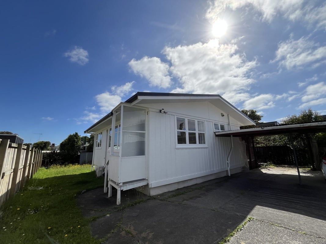 5/49 Miro Street, New Lynn, Auckland - Carousel 1