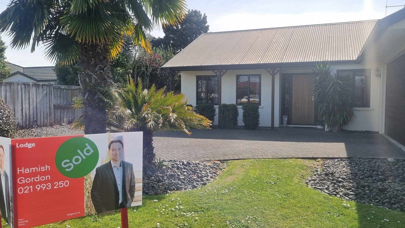 15 Buckingham Place, Rototuna North, Hamilton - Carousel 1