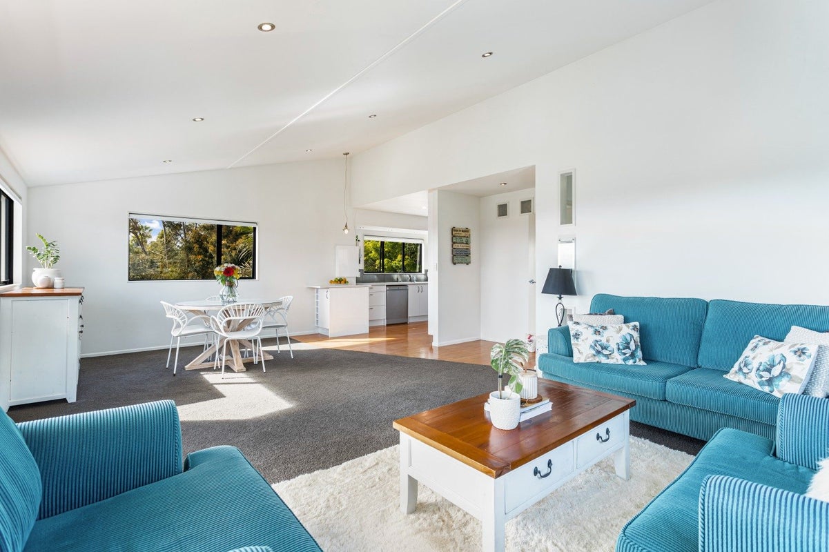 589F East Coast Road, Browns Bay, Auckland - Carousel 2