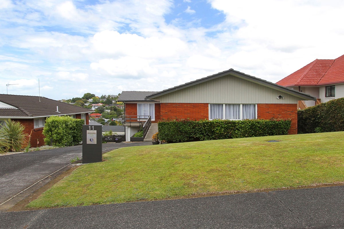 11 Welland Place, Hillcrest, Auckland - Carousel 1