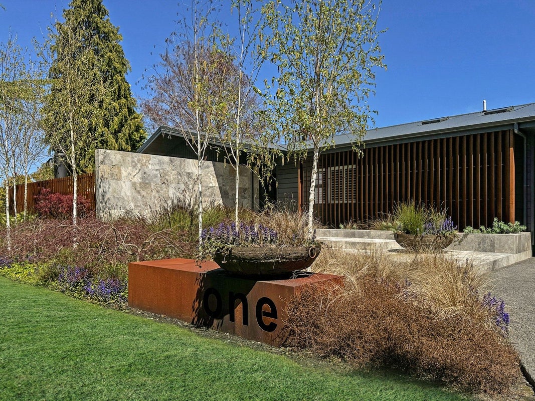 1 Nisbet Terrace, Kinloch, Taupo - Carousel 1