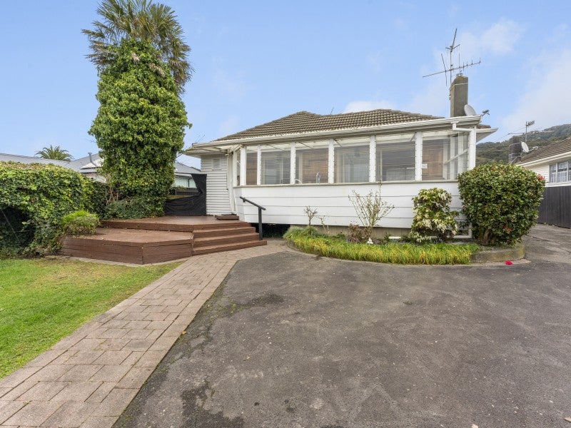 17 Hinau Grove, Wainuiomata, Lower Hutt - Carousel 1