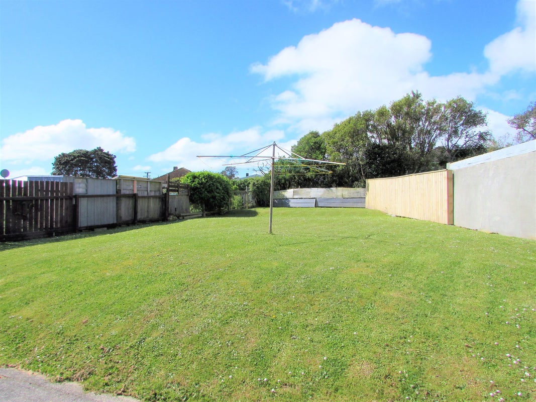 13 Driver Crescent, Cannons Creek, Porirua - Carousel 8
