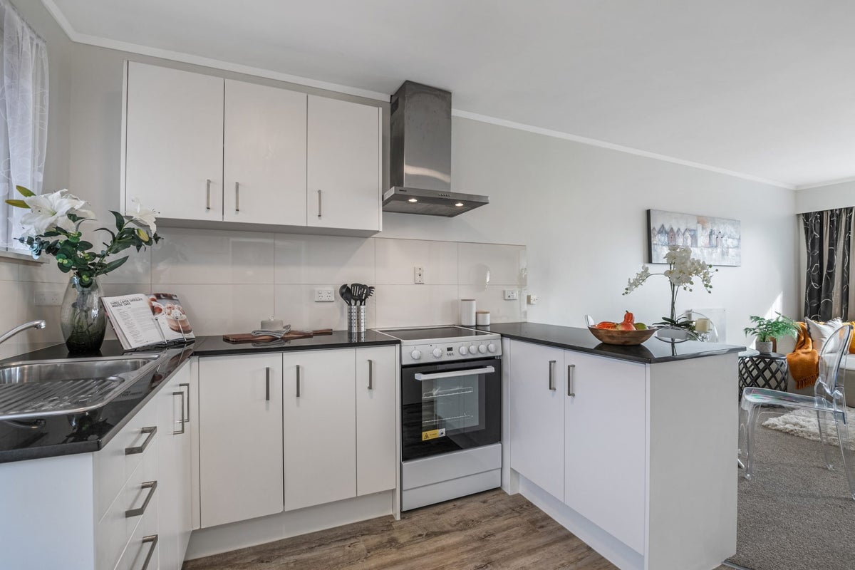 2/18 Jane Cowie Avenue, Otahuhu, Auckland - Carousel 2