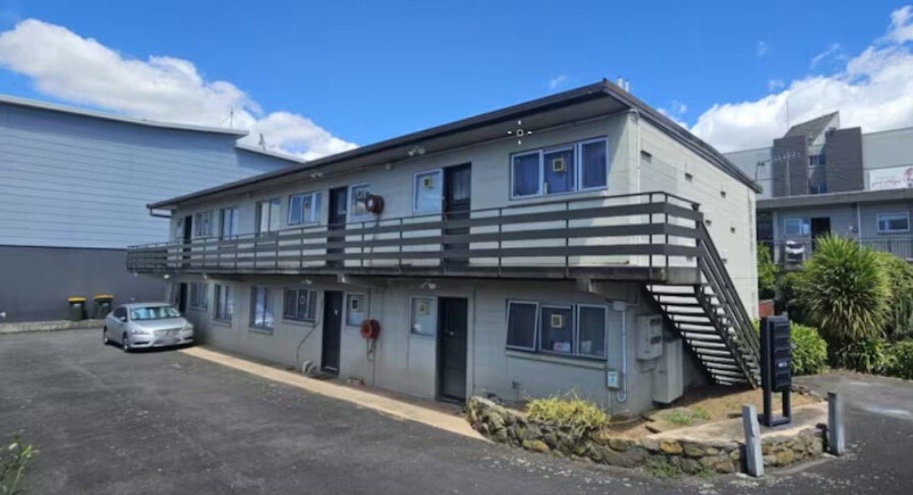 6/1105 Victoria Street, Whitiora, Hamilton - Carousel 1