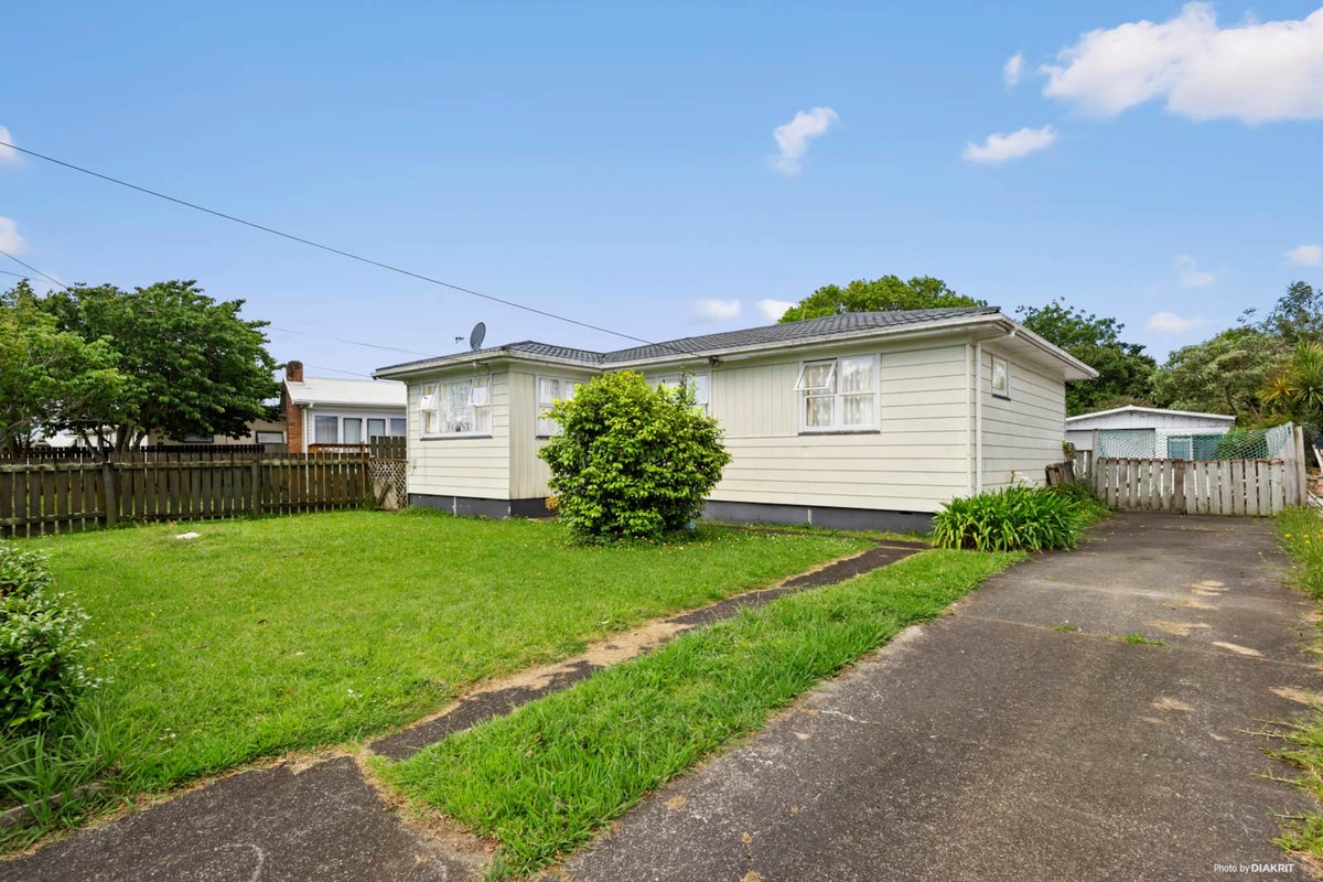 105 Rathgar Road, Henderson, Auckland - Carousel 1