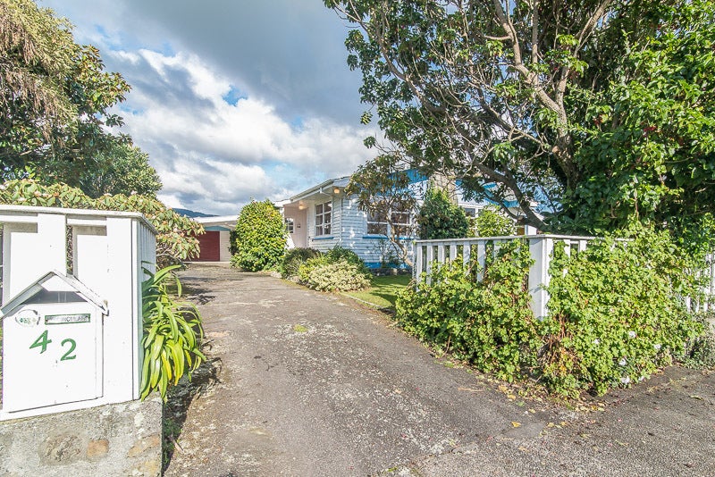 42 Rimu Street, Waikanae - Carousel 2