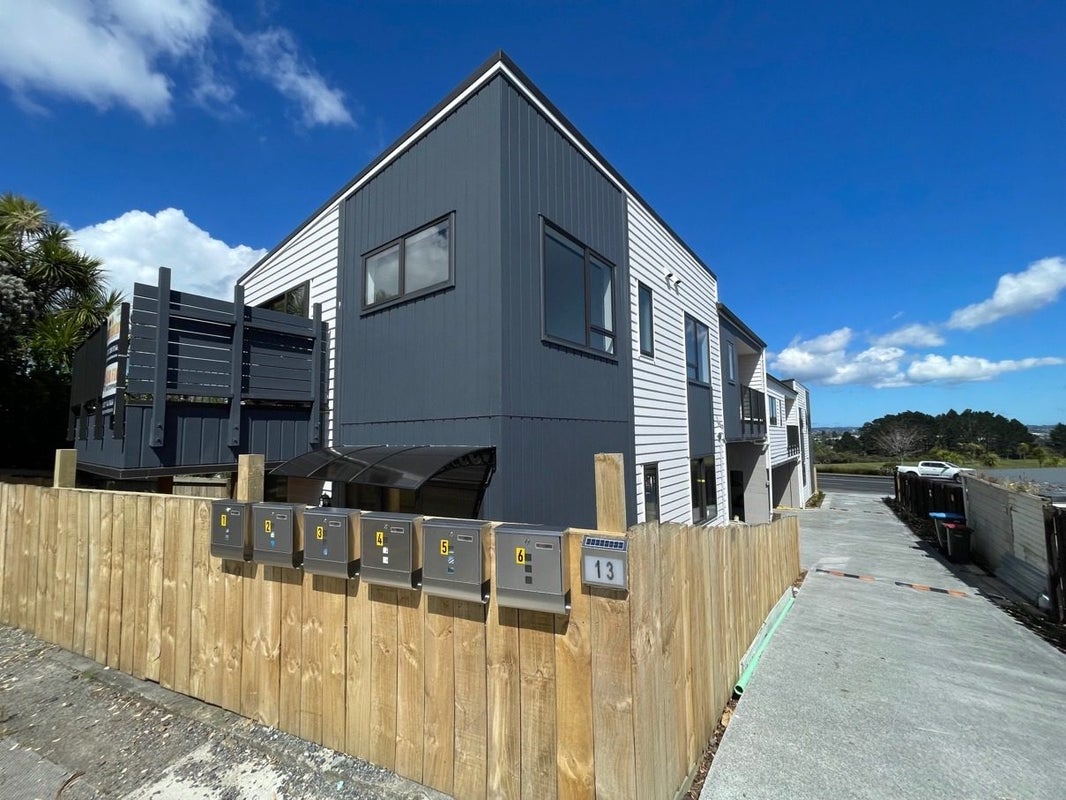 4/13 Blockhouse Bay Road, Avondale, Auckland - Carousel 1