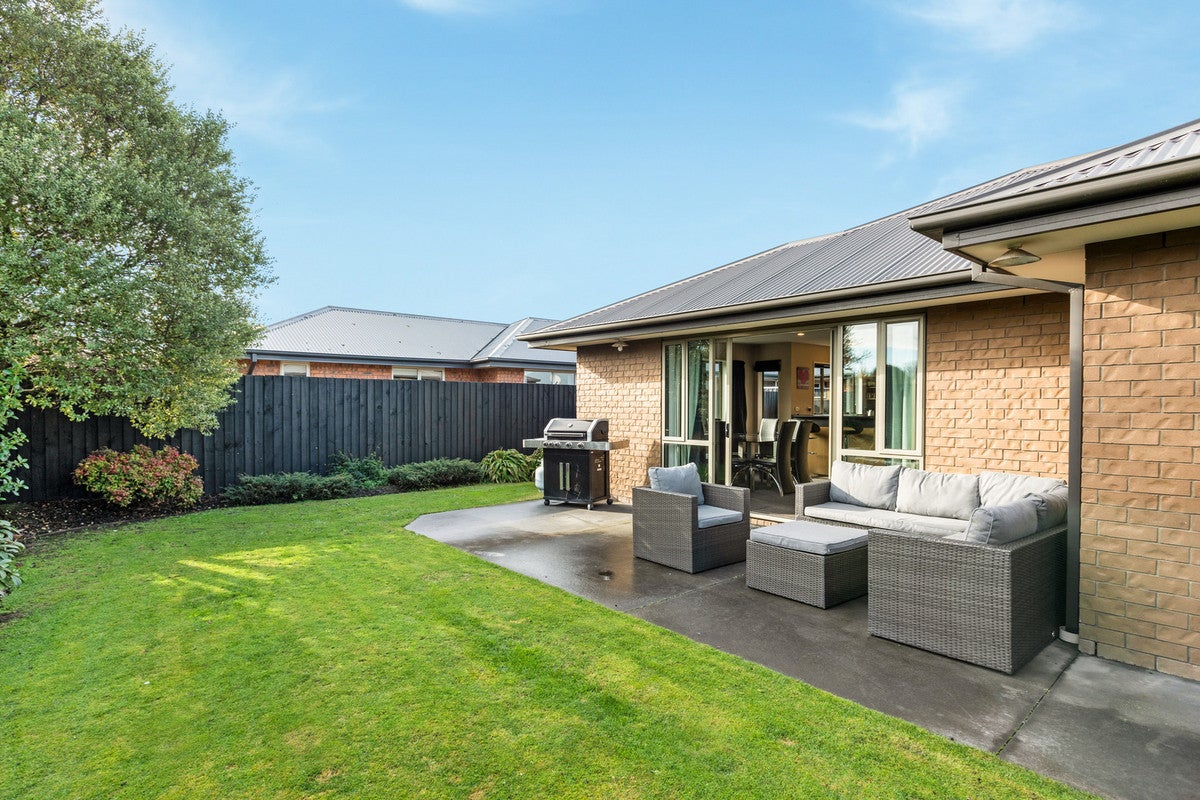 73 Coolspring Way, Redwood, Christchurch - Carousel 2