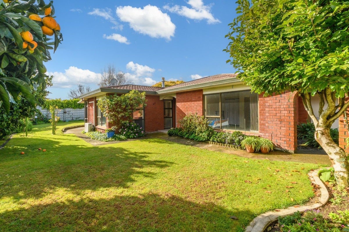 15 Lydbrook Place, Otumoetai, Tauranga - Carousel 1