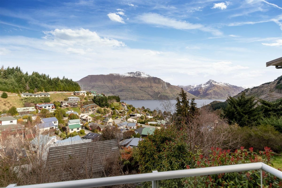 10B Dart Place, Fernhill, Queenstown - Carousel 1