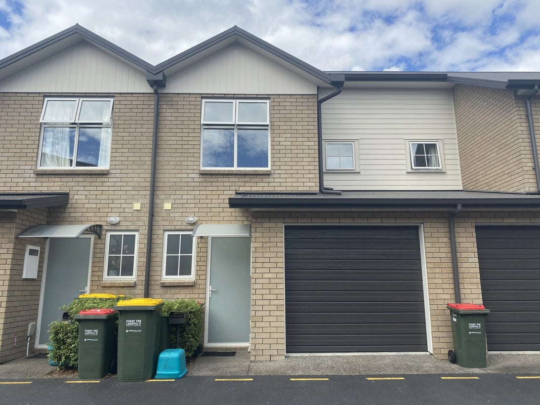 7 Chiefs Court, Hamilton East, Hamilton - Carousel 1