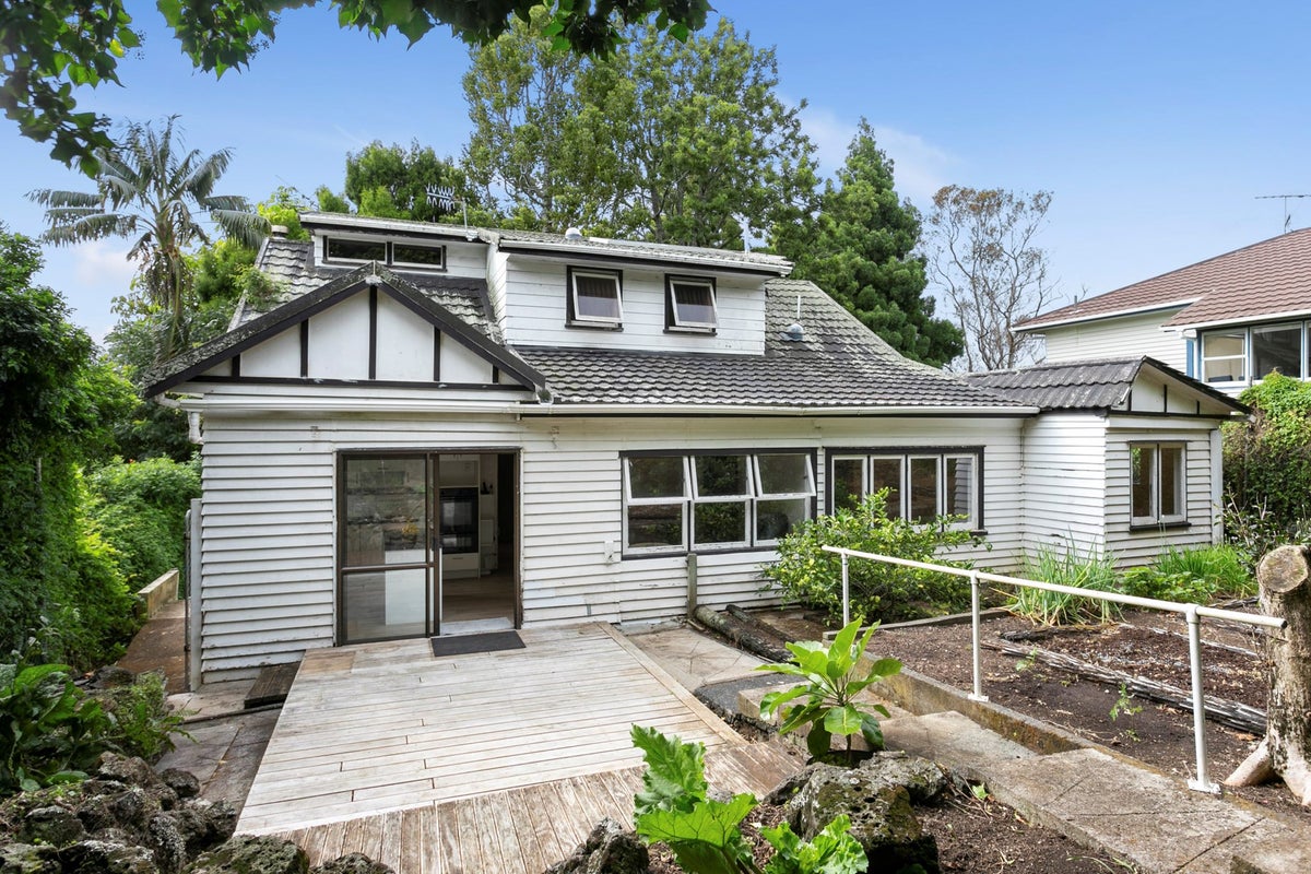54 Ngatiawa Street, One Tree Hill, Auckland - Carousel 1