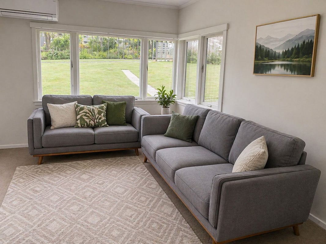 2 Wyoming Avenue, Murrays Bay, Auckland - Carousel 2