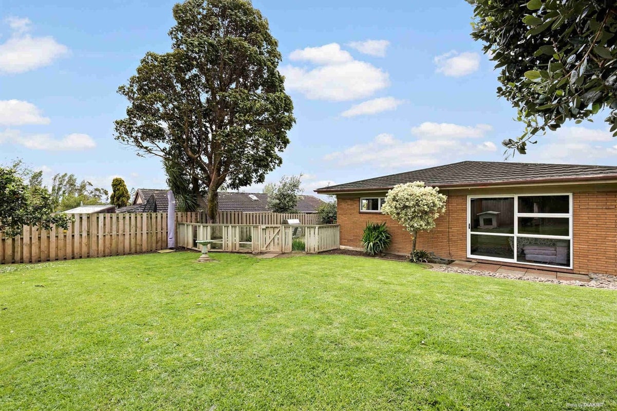 116 Glenmore Road, Sunnyhills, Auckland - Carousel 13