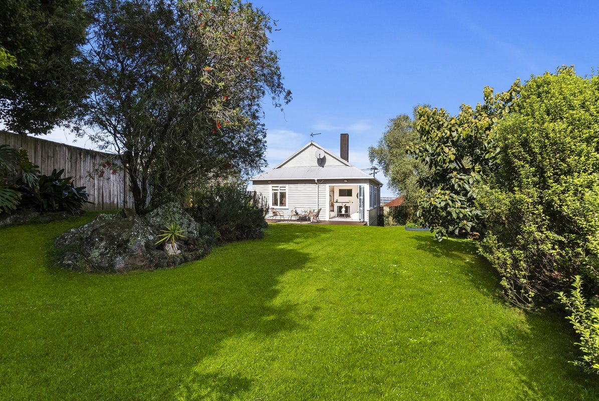7 Paihia Road, Onehunga, Auckland - Carousel 1