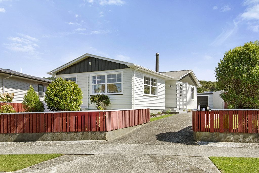 37 Momona Street, Wainuiomata, Lower Hutt - Carousel 1