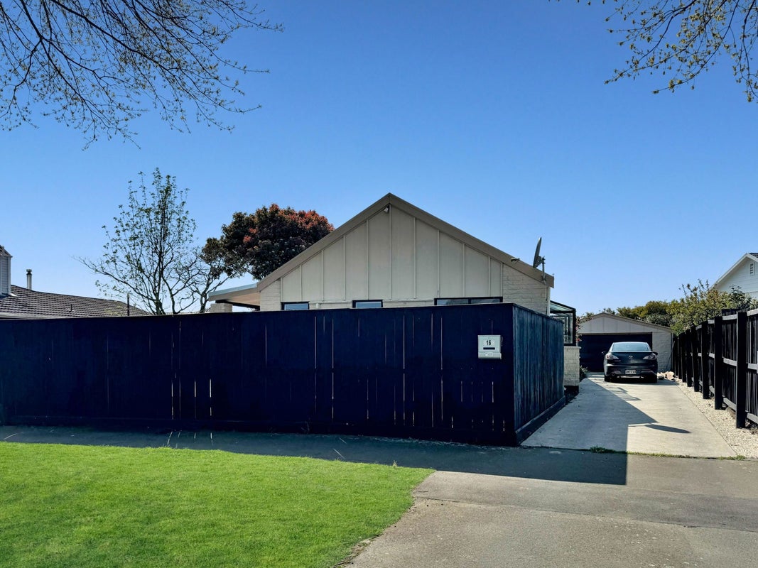 16 Karnak Crescent, Russley, Christchurch - Carousel 1