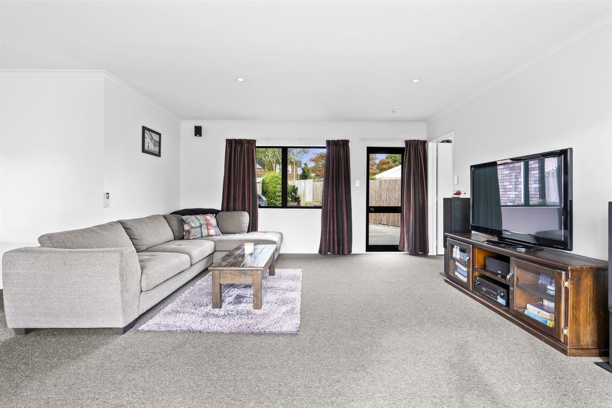 9 Hilliard Place, Leamington, Cambridge - Carousel 2